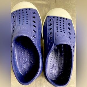 Native kids size 7 shoes